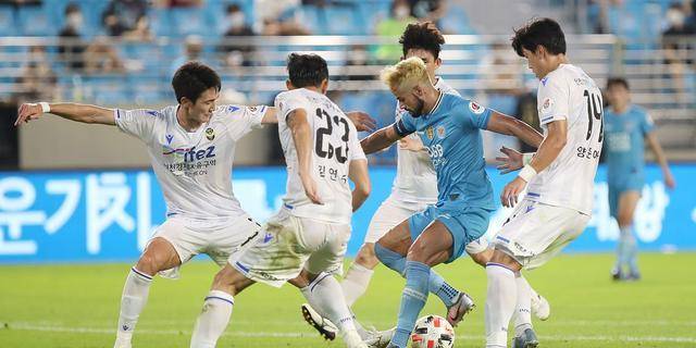 关于穆古鲁扎迎来二十赛季出色发挥，西班牙队观众热烈欢呼！比赛高潮迭起的信息