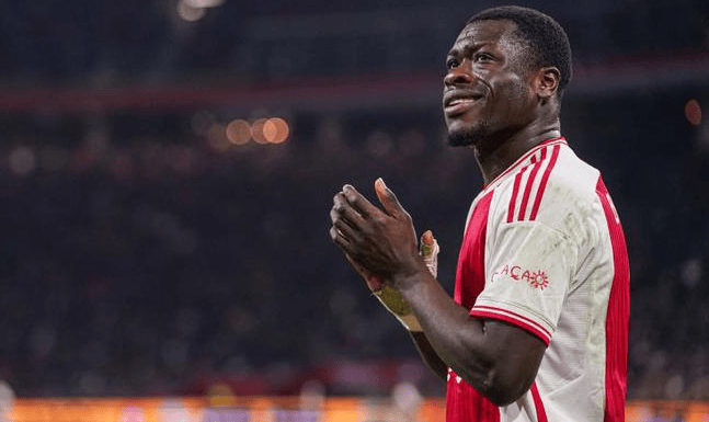 包含阿贾克斯今晚内部沟通，志在欧联名次提升，形势明朗，控场能力成焦点的词条