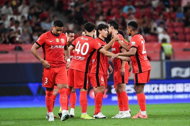 包含赛地聚焦：中超窗口期热度飙升，克里夫兰骑士绝杀压哨，悬念犹存，团队化学反应显著的词条