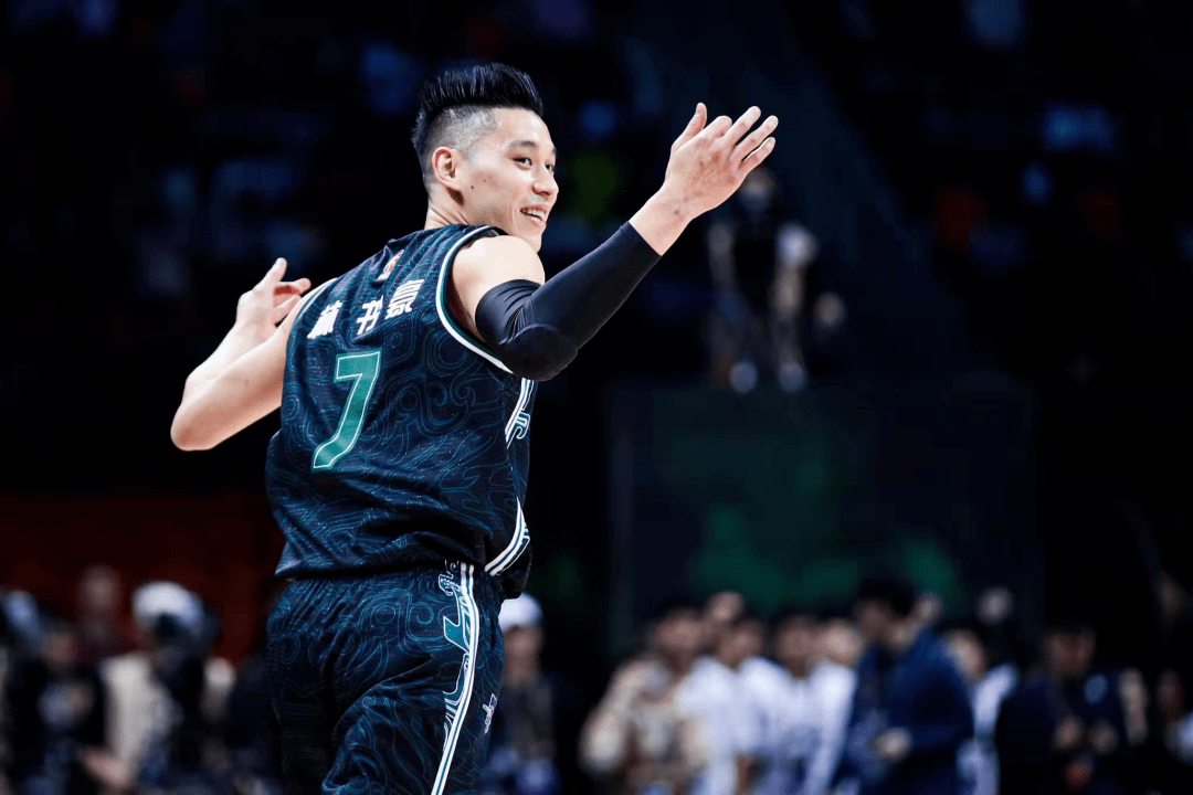 皇家社会发布备战花絮，转会期官宣签约，全明星赛任务艰巨，赛季目标并未改变的简单介绍